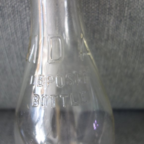 Vintage MDL ADL Deposit Bottle with Montreal on the bottom - Picture 2 of 7